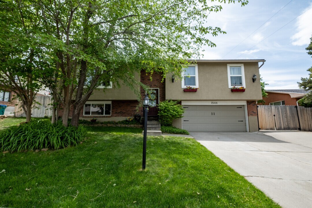 1544 E 8640 S in Sandy, UT - Building Photo