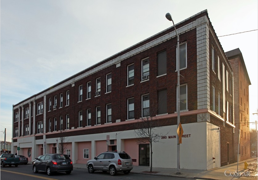 Capitol Plaza Apartments in Ansonia, CT - Foto de edificio