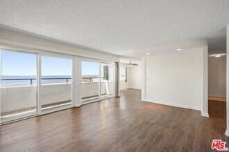 18002 Coastline Dr in Malibu, CA - Building Photo - Building Photo