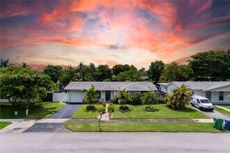 19311 Sterling Dr in Cutler Bay, FL - Building Photo - Building Photo