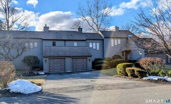 10 Ledgewood Dr in Brookfield, CT - Building Photo