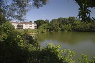 Crystal Lake in Newark, OH - Foto de edificio - Building Photo