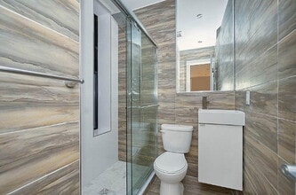 43-22 Queens St in Queens, NY - Building Photo - Building Photo