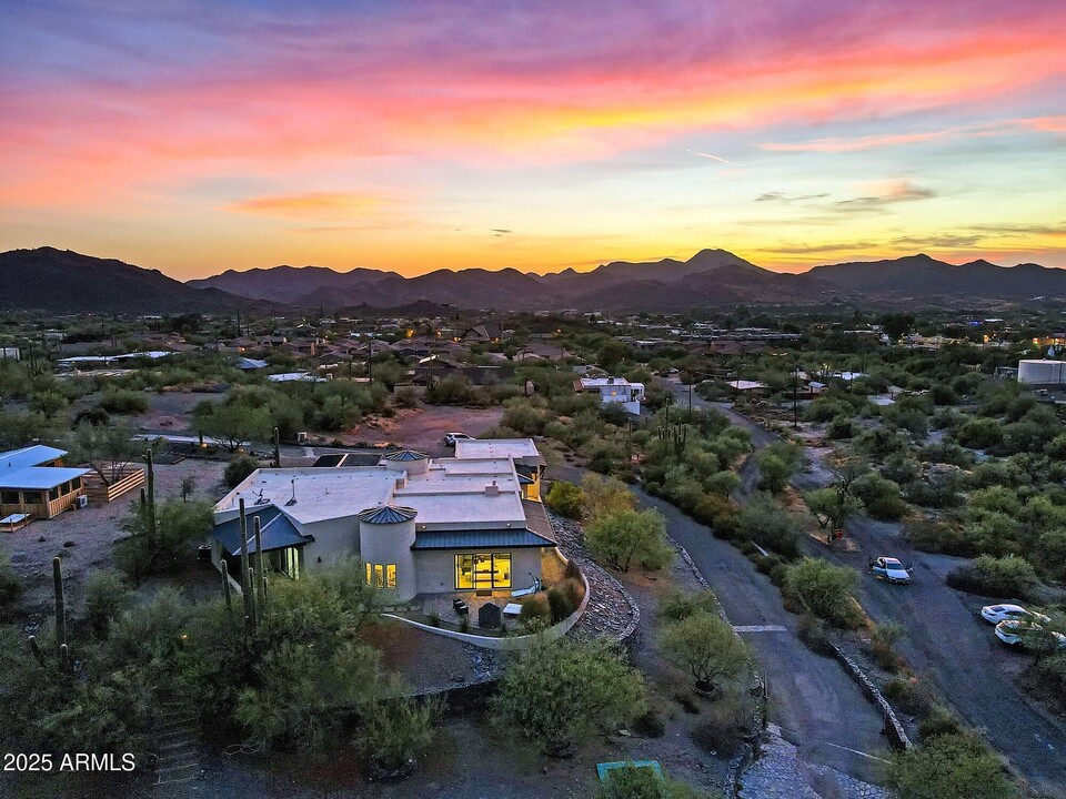 37956 N School House Rd in Cave Creek, AZ - Building Photo