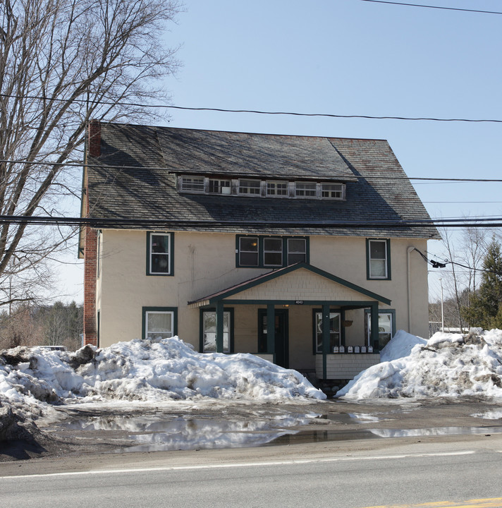 4043 Main St in Warrensburg, NY - Foto de edificio