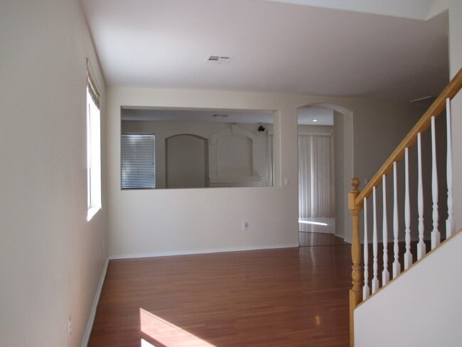 8215 Violet Meadow Ct in Las Vegas, NV - Building Photo - Building Photo