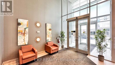 40-2440 Nepean St in Ottawa, ON - Building Photo - Building Photo