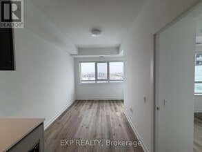 395 Dundas St W in Oakville, ON - Building Photo - Building Photo