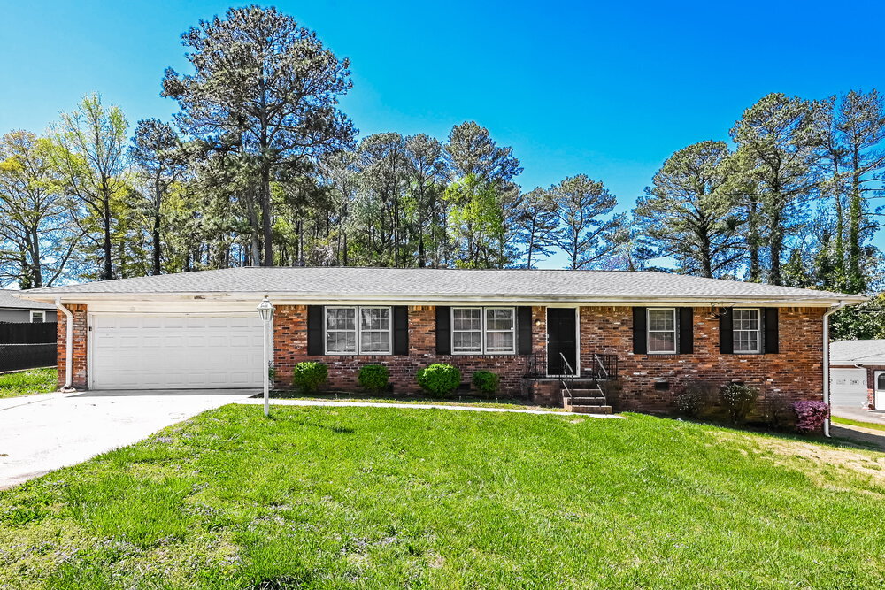 5509 Joe Clay Dr in Stone Mountain, GA - Building Photo