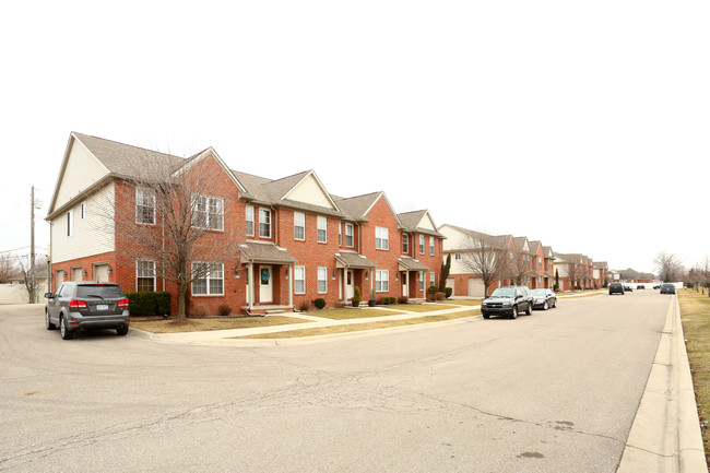 Turnberry Court in Southgate, MI - Foto de edificio - Building Photo