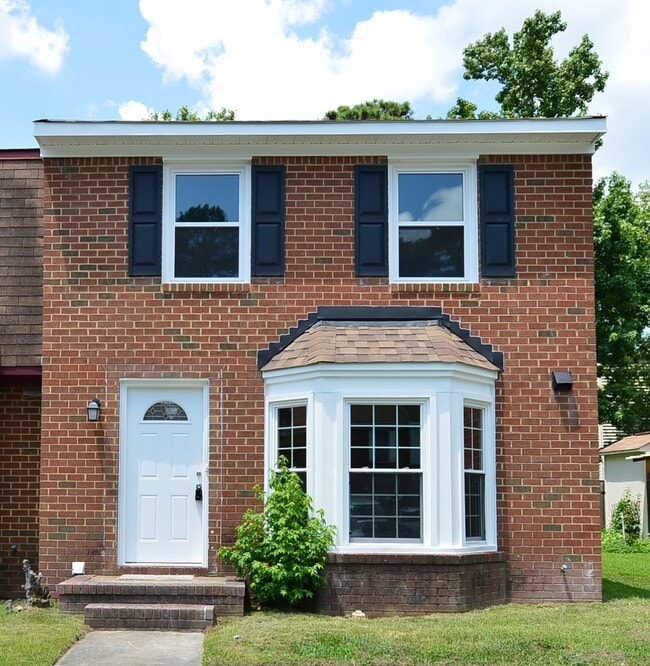 451 Wayman Ln in Virginia Beach, VA - Foto de edificio - Building Photo