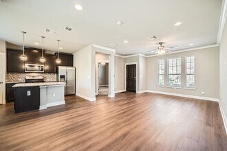 14709 Stillman Bnd in Austin, TX - Foto de edificio - Building Photo