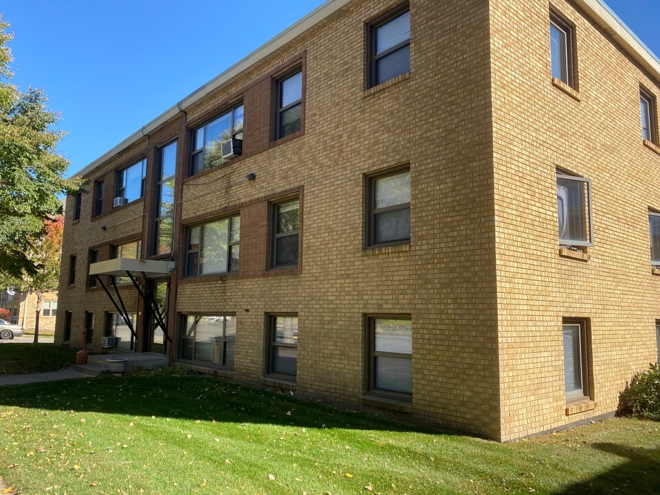 West 7th Apartments in St. Paul, MN - Building Photo