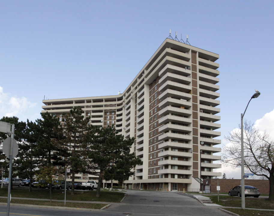 4001 Steeles Ave W in Toronto, ON - Building Photo