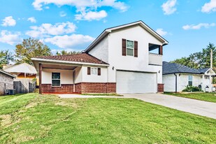 1009 N Barrett Ave in Denison, TX - Building Photo