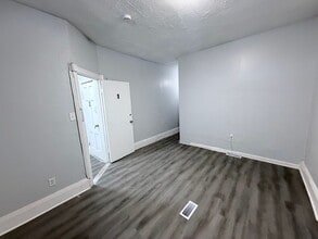 10 Jarvis Pl in Trenton, NJ - Building Photo - Building Photo