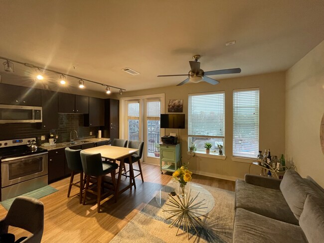 1900 Barton Springs Rd in Austin, TX - Building Photo - Building Photo