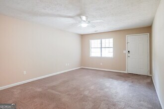 8375 Warren Dr in Douglasville, GA - Building Photo - Building Photo
