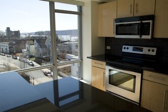 66 Main in Yonkers, NY - Foto de edificio - Building Photo