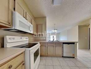 451 Sand Ridge Dr in Valrico, FL - Building Photo - Building Photo