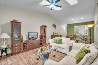 2511 NW 56th Ave, Unit 25 in Lauderhill, FL - Foto de edificio - Building Photo