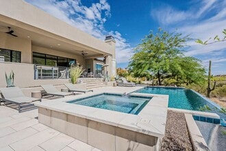 12016 N Sunset Dr in Scottsdale, AZ - Foto de edificio - Building Photo