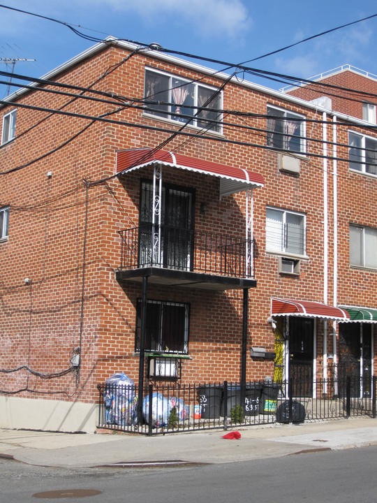 41-68 63rd St in Flushing, NY - Building Photo