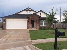 4210 W Country Club Dr in Stillwater, OK - Building Photo