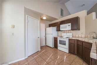 232 Dawn Isle Dr in Las Vegas, NV - Building Photo - Building Photo