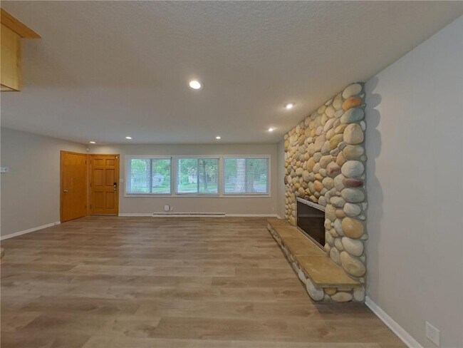 3607 Robinwood Terrace in Minnetonka, MN - Building Photo - Building Photo