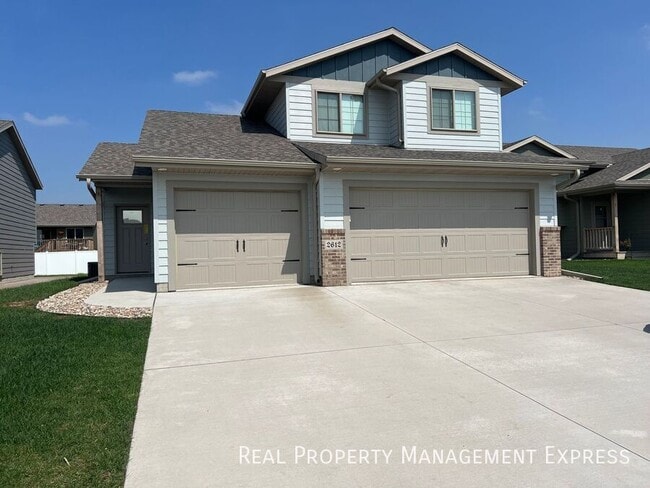 property at 2612 S Lana Dr