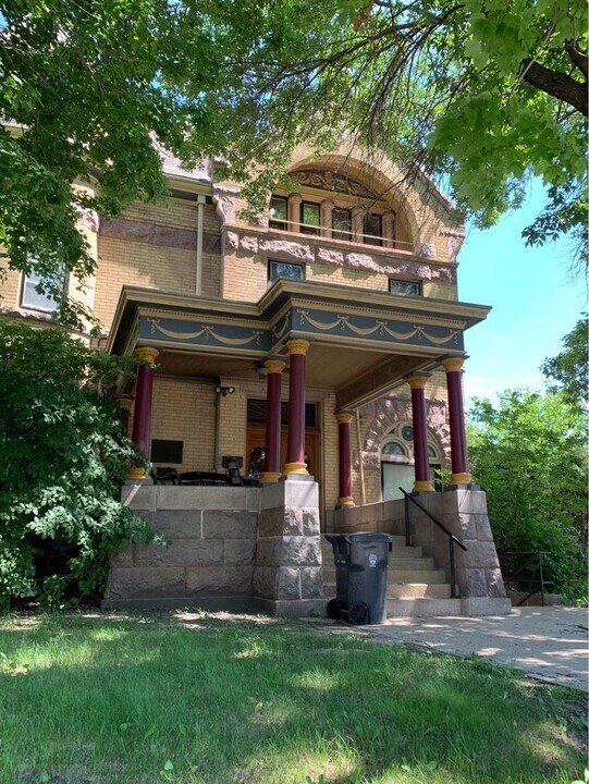 Cray Mansion in Mankato, MN - Foto de edificio