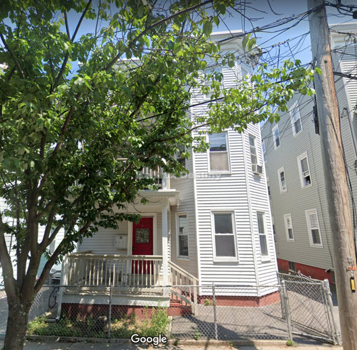 23 Harold St, Unit 3 in Somerville, MA - Foto de edificio