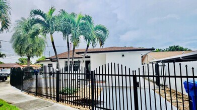 3182 SW 25th Ter in Miami, FL - Building Photo - Building Photo