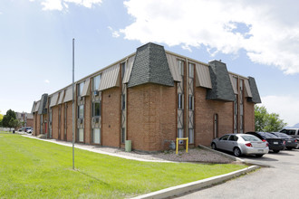 Spring Creek in Colorado Springs, CO - Foto de edificio - Building Photo