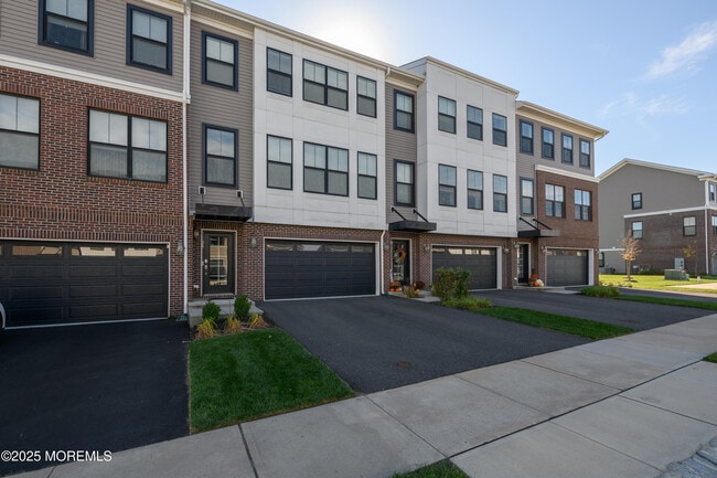 26 Kelly Wy in Tinton Falls, NJ - Building Photo - Building Photo