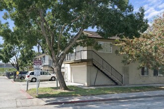 2208 Peppertree Way, Unit 3 in Antioch, CA - Building Photo - Building Photo