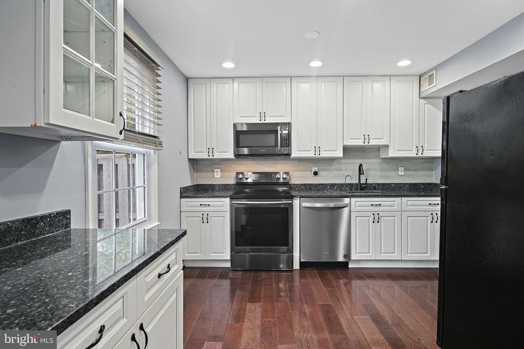 18 Chantilly Ct in Rockville, MD - Building Photo