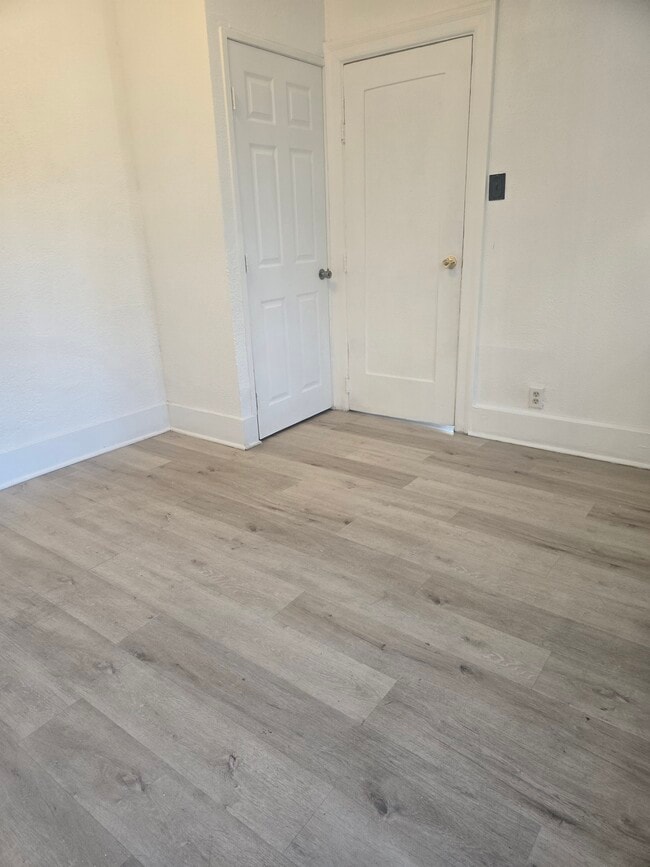 331 W 49th St, Unit 3311/2 in Los Angeles, CA - Foto de edificio - Building Photo