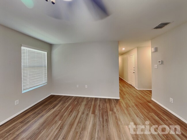 908 Lady Bird St, Unit 103 in Ennis, TX - Building Photo - Building Photo