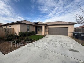 3215 N Kent St in Visalia, CA - Building Photo