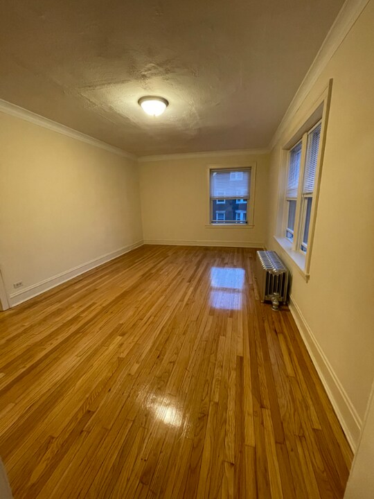 3619 W Roscoe St in Chicago, IL - Building Photo