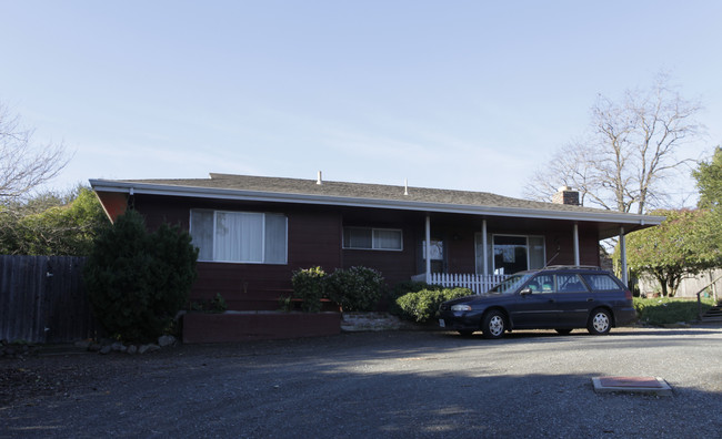 430 Gossage Ave in Petaluma, CA - Foto de edificio - Building Photo