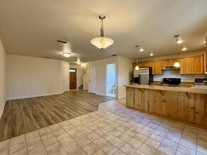 2149 NW Tara Ln in Grants Pass, OR - Building Photo - Building Photo