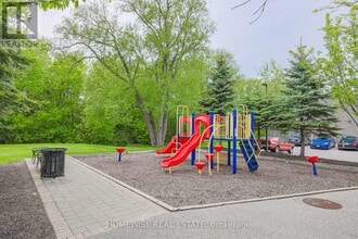 560 Waverly St N in Oshawa, ON - Building Photo - Building Photo