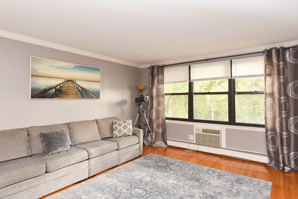 1600 W Jarvis Ave, Unit G06C in Chicago, IL - Building Photo