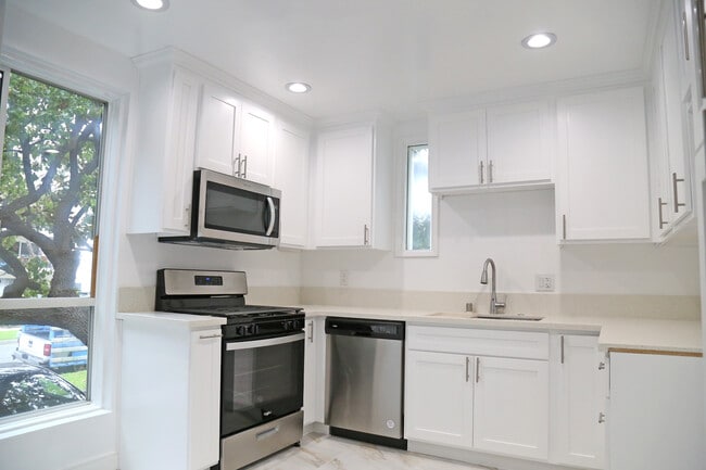 9160 Beverly Blvd in Beverly Hills, CA - Building Photo - Building Photo