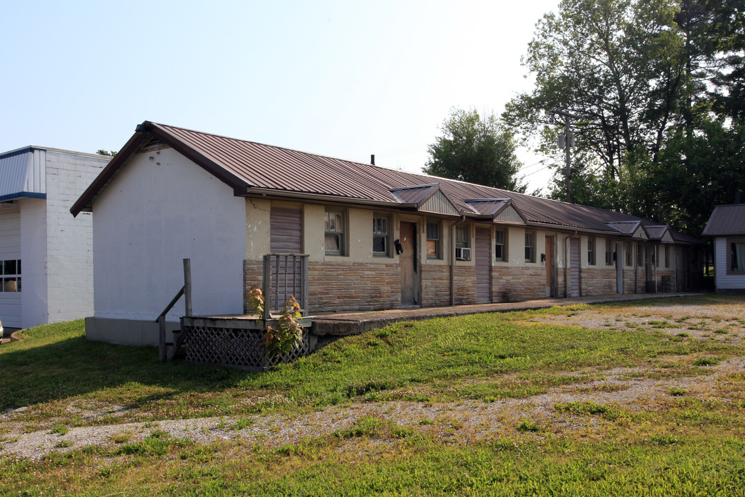 61 N Gardner St in Scottsburg, IN - Foto de edificio