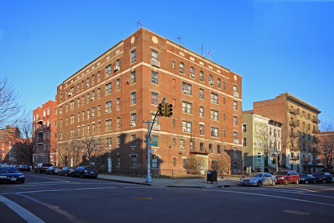 464 Clinton Ave in Brooklyn, NY - Foto de edificio