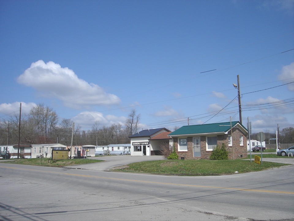 Cosy Corner Mobile Home Park in Horse Cave, KY - Building Photo